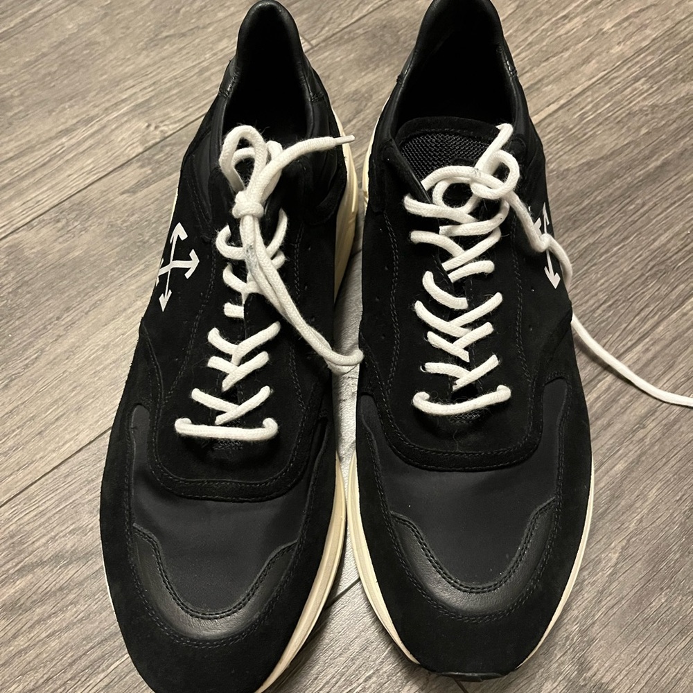 Off-White Black and Cream Arrow Logo Sneakers - Picture 3 of 7